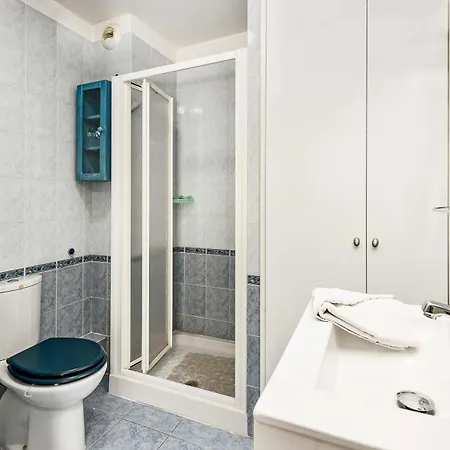 Cocon Vu Sur Le Port De *