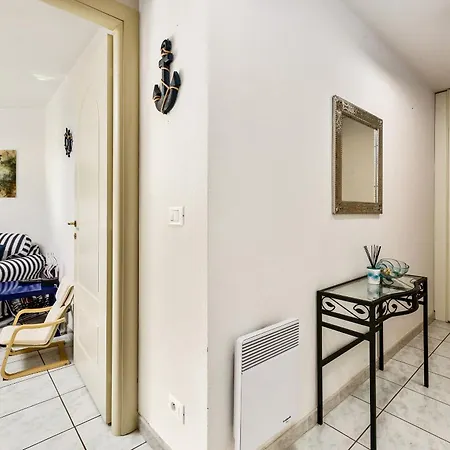 Cocon Vu Sur Le Port De * Menton