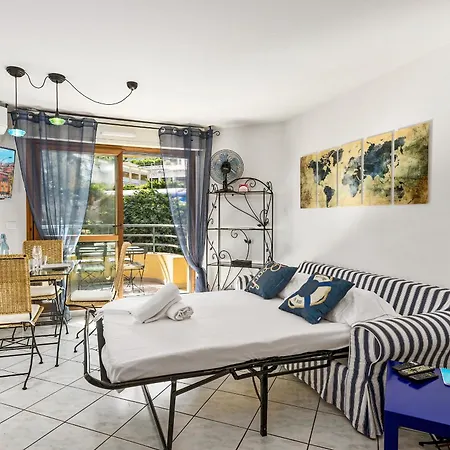 Cocon Vu Sur Le Port De