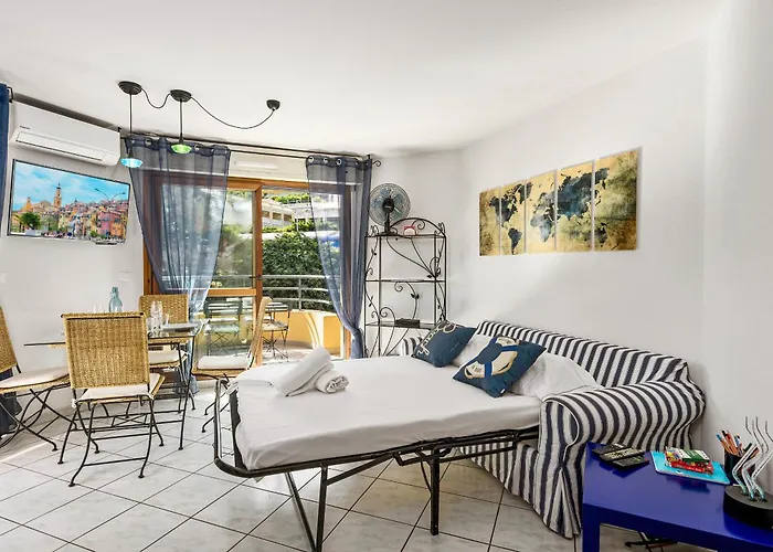 Cocon Vu Sur Le Port De